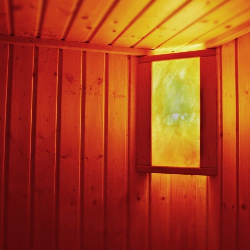 Salzkristalllampe / Saunalampe in einer Sauna